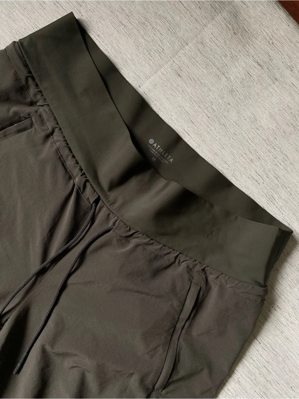 Athleta Women’s Jogger Pants Dark Green Grey Stretch Pockets Flaw Snag